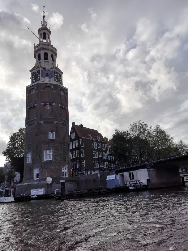 *麻大**味浓的街道，蜂拥的游客—欧洲之旅（五）