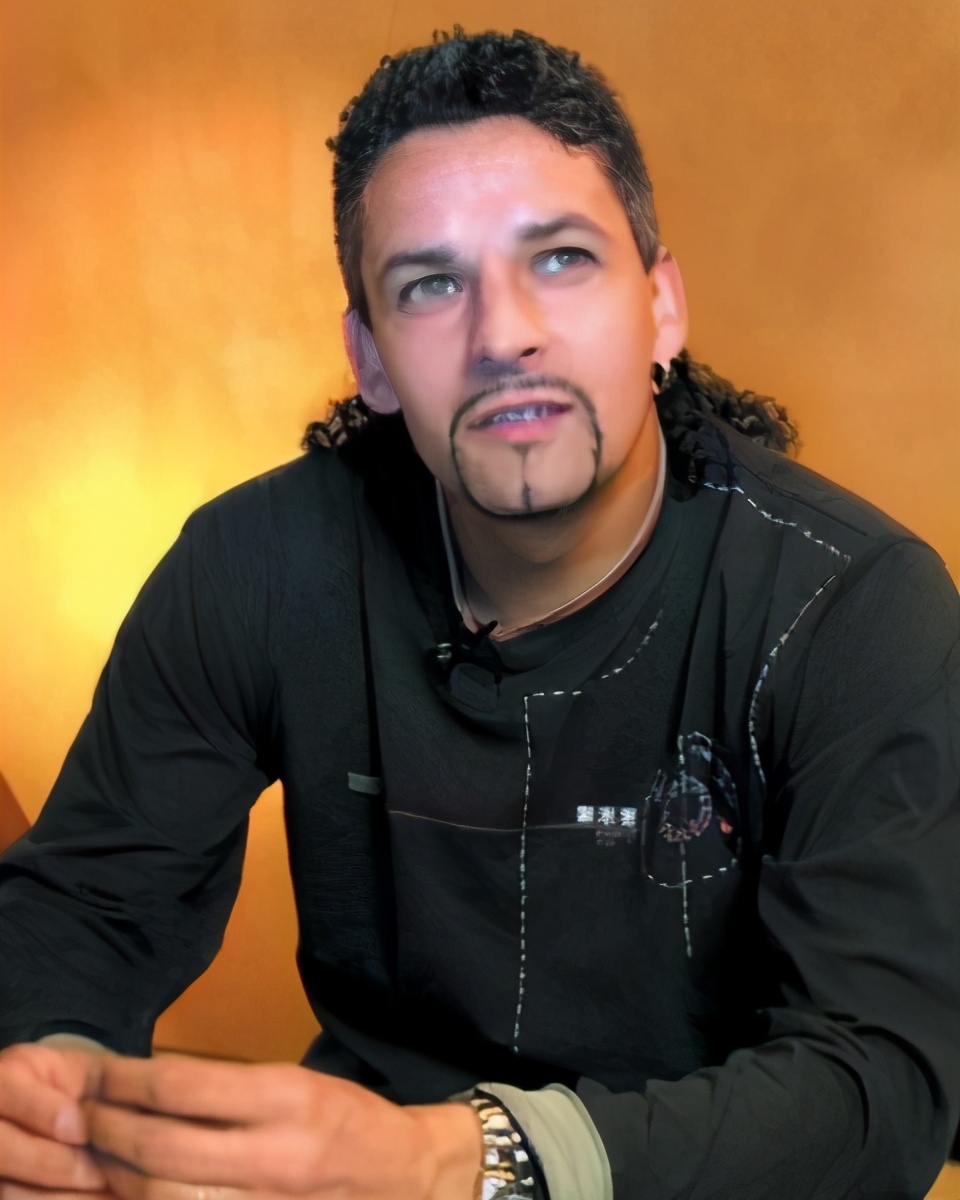 身披10号球衣,足球巨星排名贝利