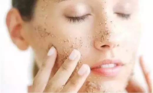 为什么用了护肤品第二天早上搓泥,护肤品搓泥怎么治理