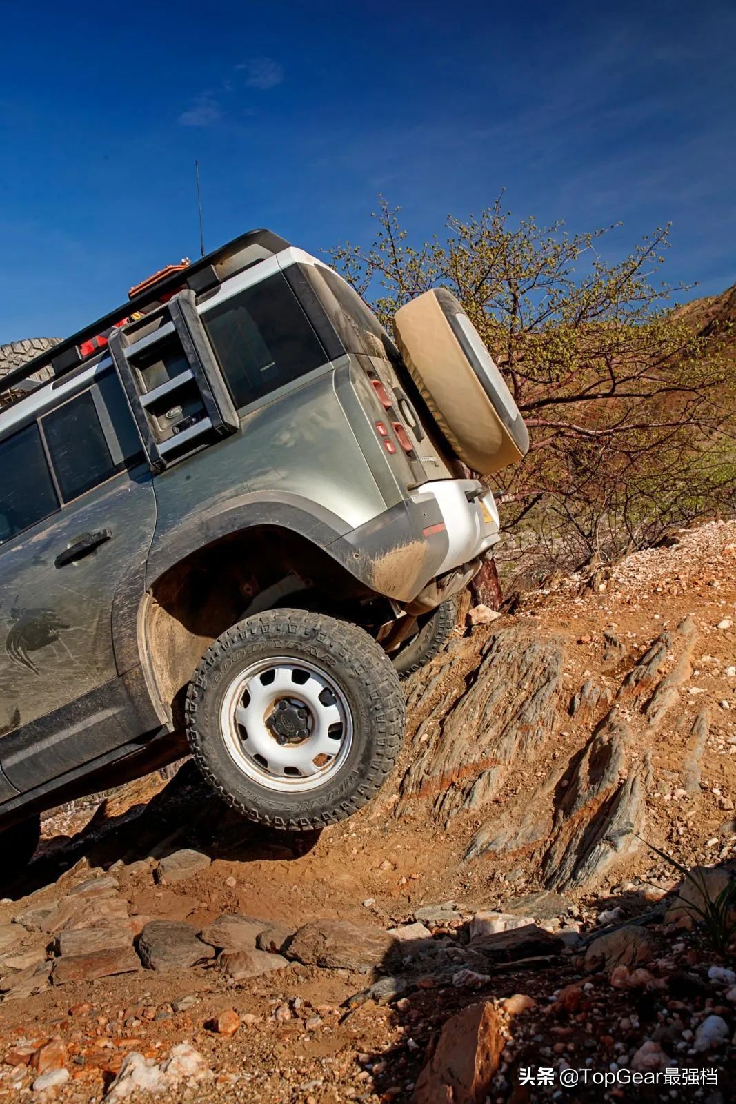 全新路虎卫士怎么样？去非洲越野试驾一下就知道啦