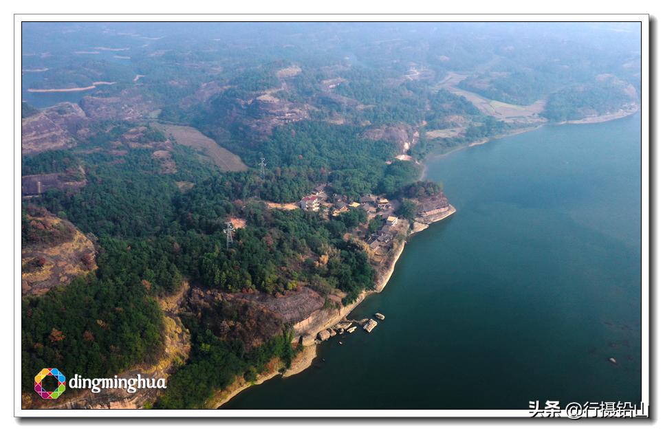 航拍一个小村庄的视频,航拍一个美丽的小山村