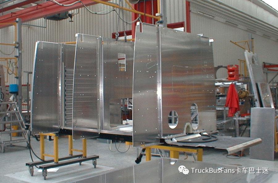 卢森宝亚at3车头上是什么,at3主战消防车多少钱一辆