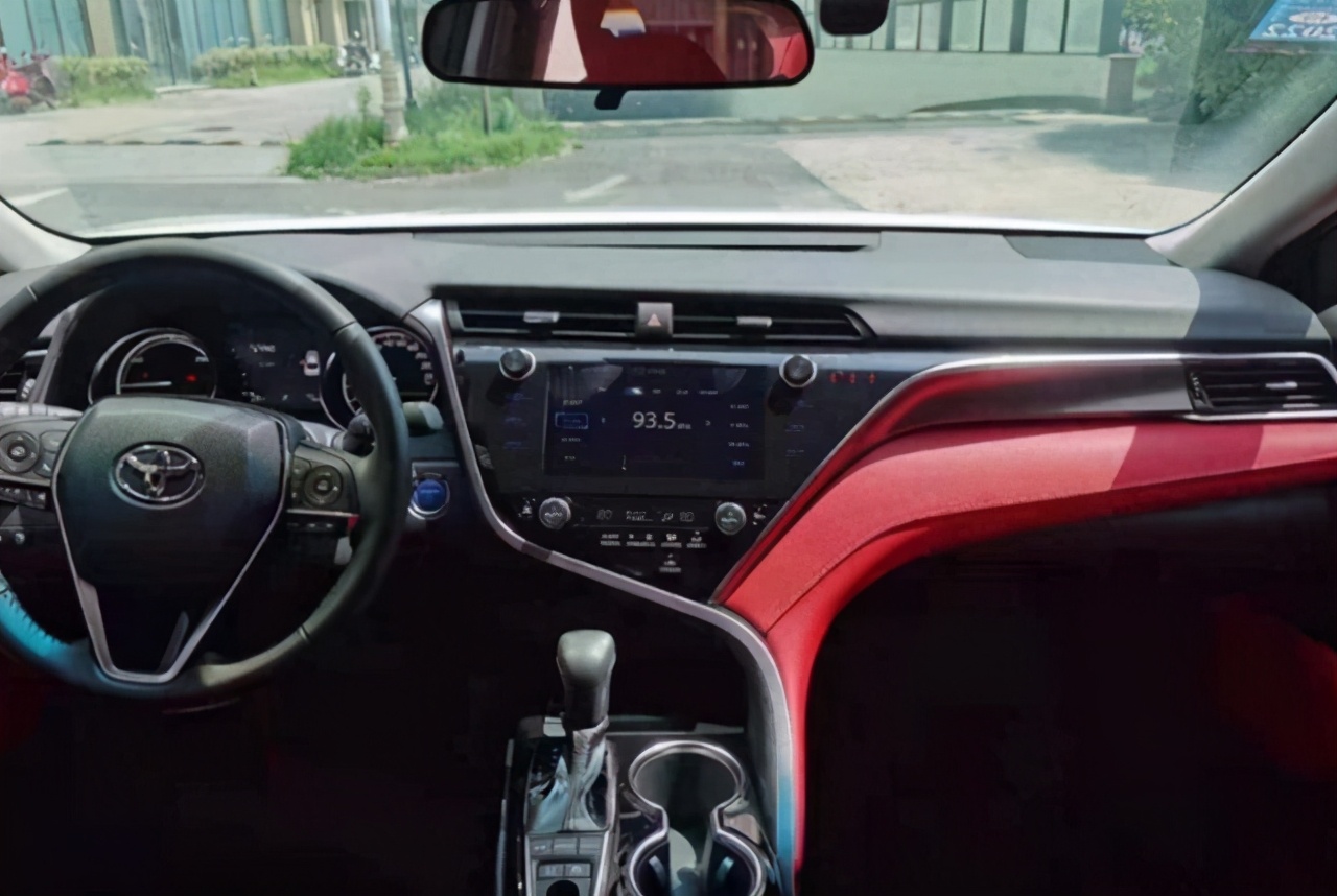 凯美瑞双擎和迈腾330怎么选,凯美瑞2.5双擎和迈腾