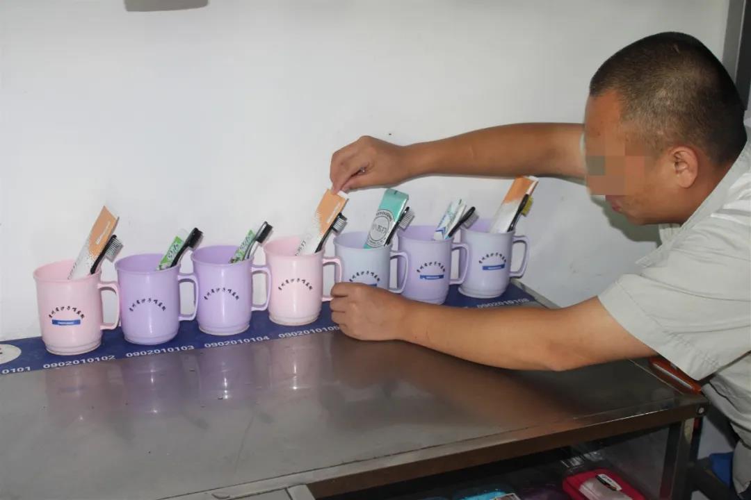 监狱里坐牢的真实感觉,监狱坐牢真实生活