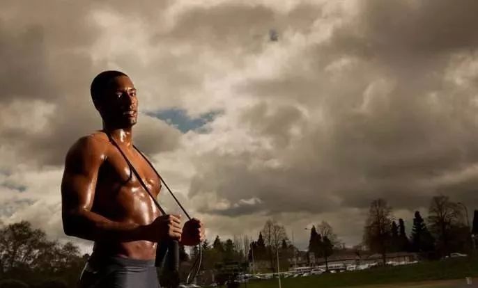 c罗大秀手臂肌肉惊呆众人,c罗身材和肌肉照片