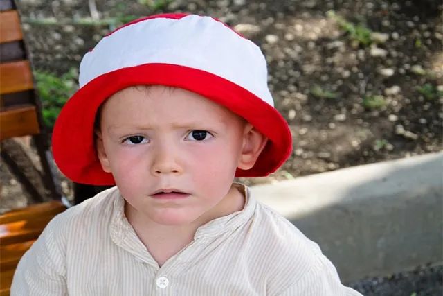 小孩中暑的症状和处理方法,小孩中暑的症状是什么及解决办法