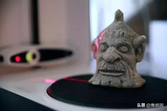 木雕是一门需要技术的艺术，值得尊重