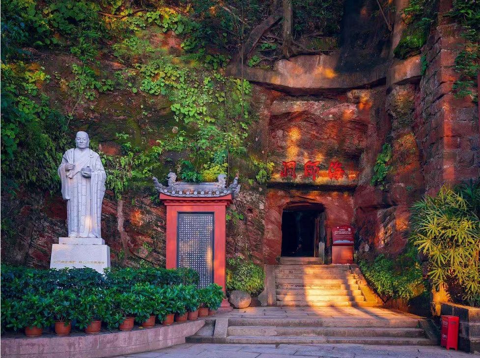 大年初一云游乐山大佛,观光乐山大佛