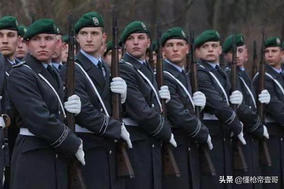 中国ak47礼宾枪,香港警察制式步枪