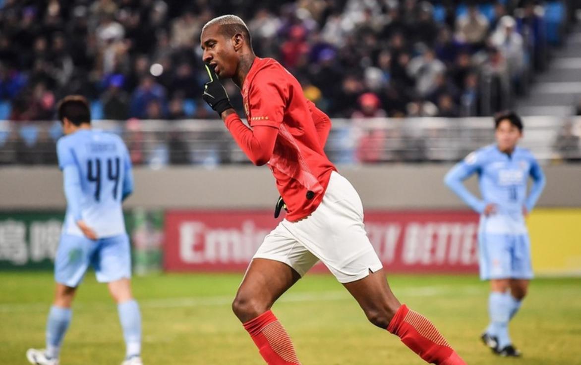 韩国大将太脏！恒大1.9亿外援险被他废掉脚踝90度变形