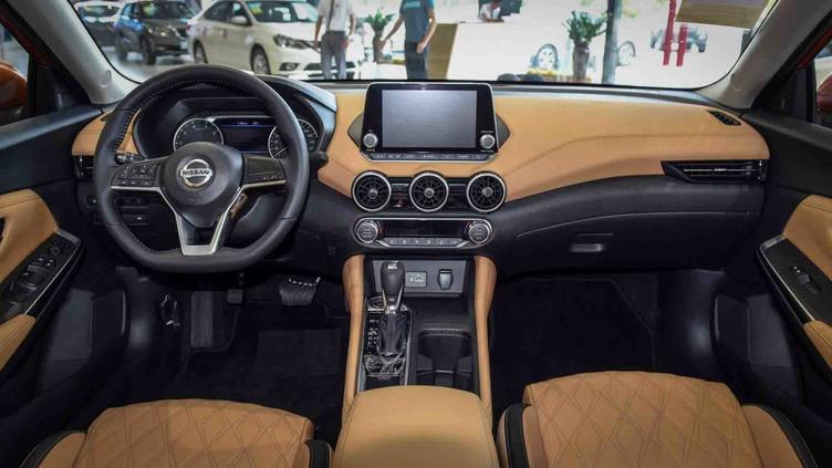 年轻小夫妻买什么车好,轩逸朗逸宝来哪个好适合家用