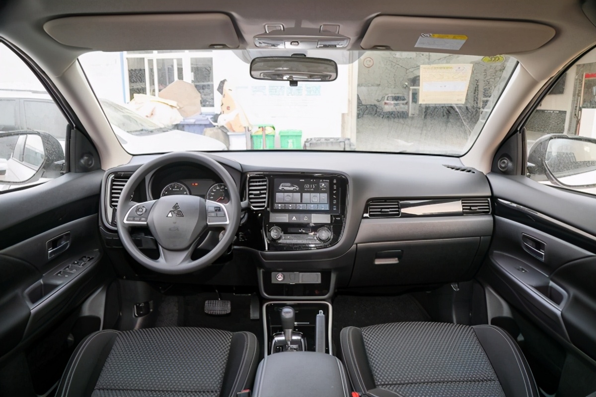 2020款三菱欧蓝德suv多少钱,最耐用最省油的三菱日系suv