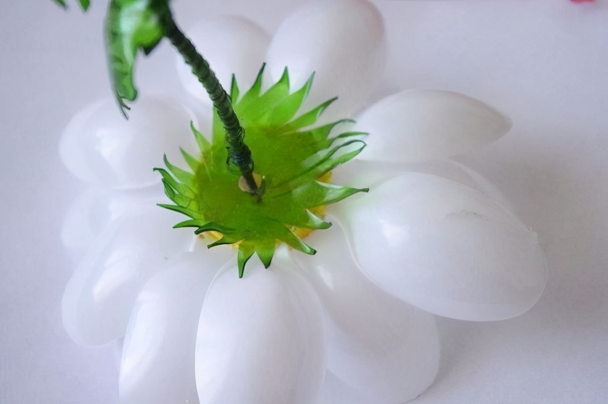 生活小技巧：用塑料勺子手工制作仿真花，装饰家居超漂亮，看教程