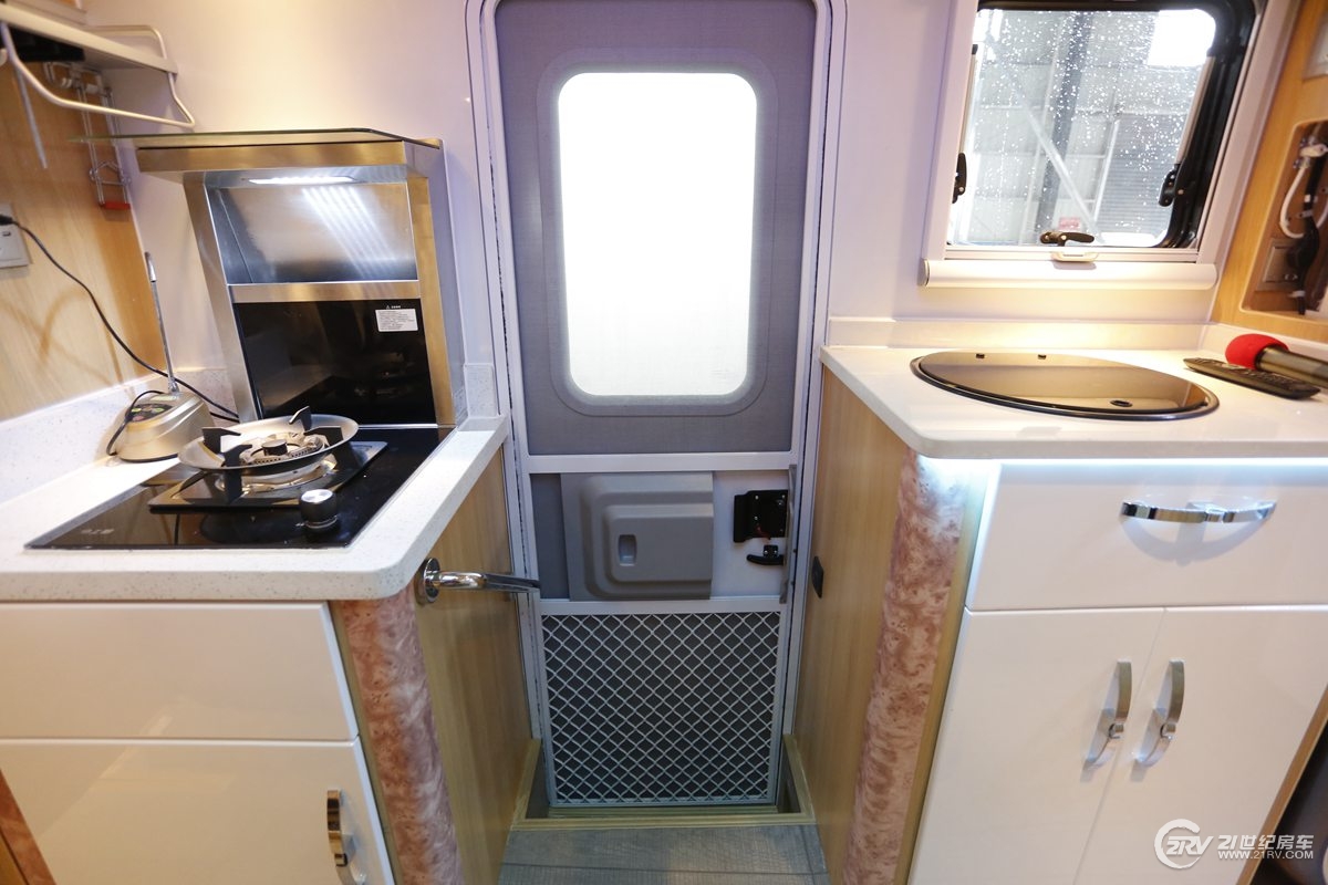 新房车大全20-30万的c型房车,轻卡房车跟c型房车的对比