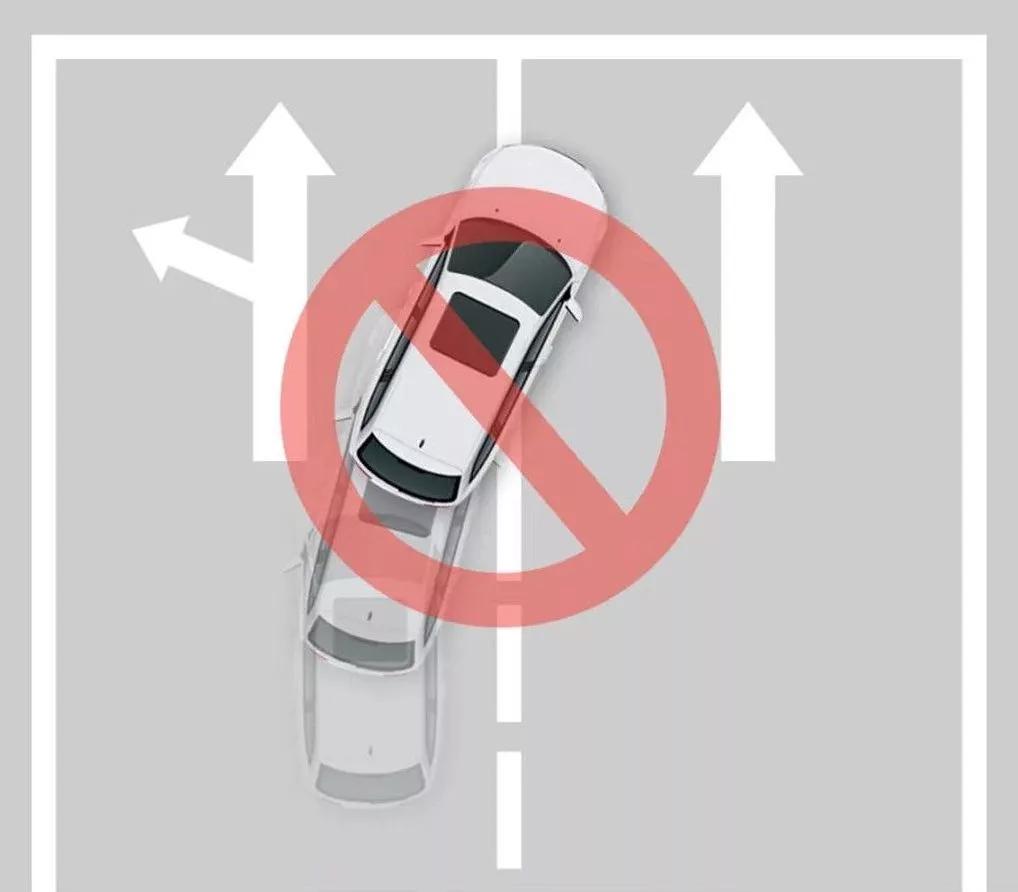 网友举报出租车强行变道被处罚,网友举报双黄实线超车