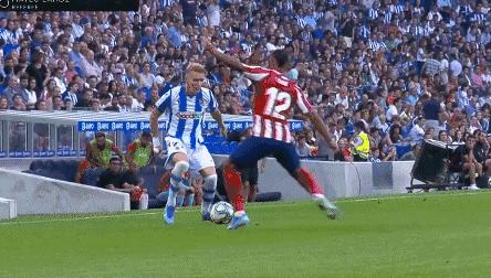 梅西武磊回归训练场,梅西沉肩过人武磊