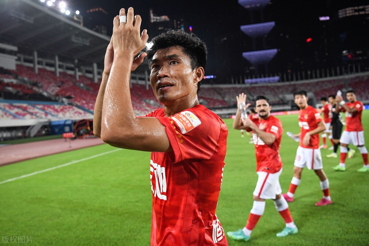 中国足球不好玩！中超广州队日常费用曝光，三个月工资就要2.5亿