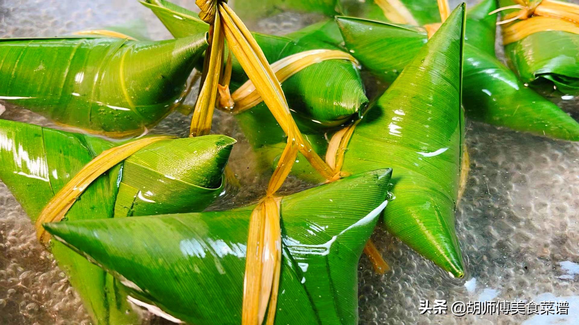 包粽子的糯米要泡多久才能包粽子,包粽子的糯米要提前浸泡多少分钟