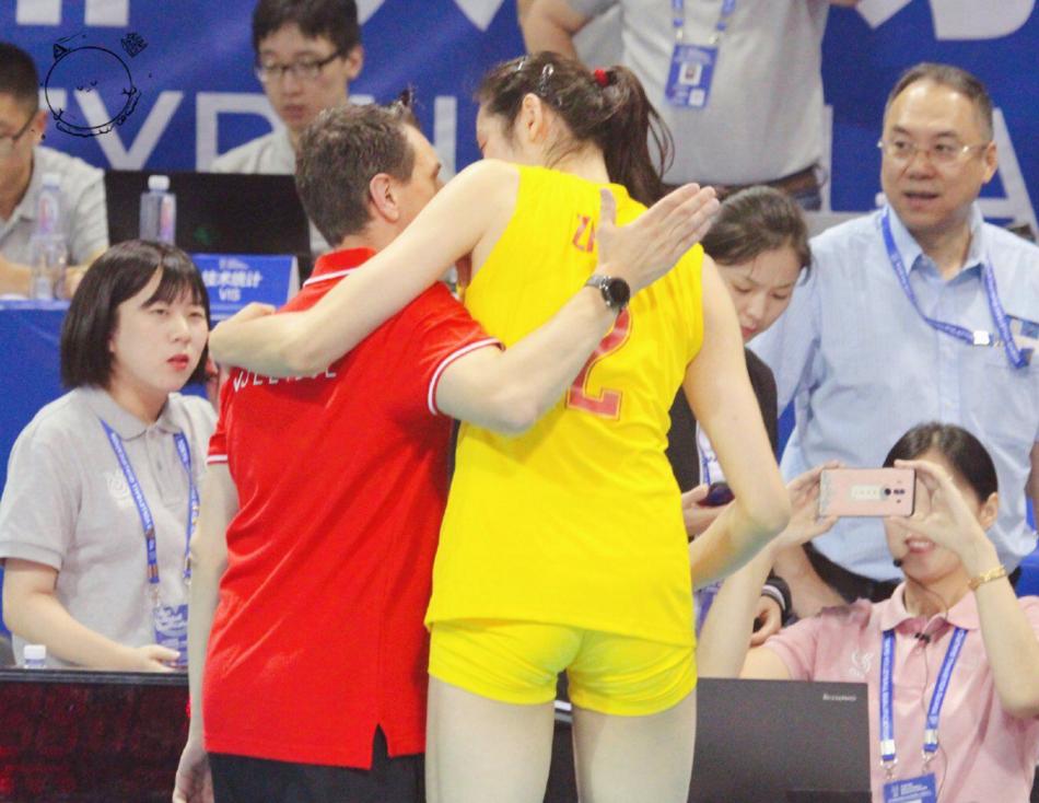 朱婷13岁的妹妹现在的情况,朱佳荟朱婷合影