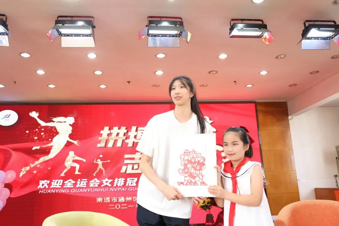 川港小学吴梦洁,川港小学吴梦洁回母校