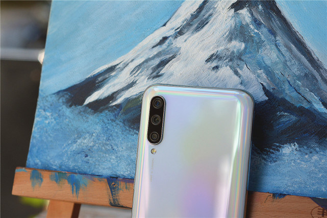 顶级小米沦为千元机！索尼IMX586+屏幕指纹，还有大电池和高颜值