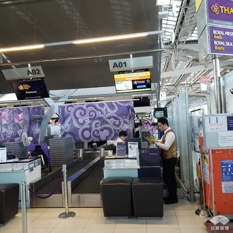 打卡泰航波音747头等舱，贴心空姐疯狂投喂，大龙虾鱼子酱吃到撑