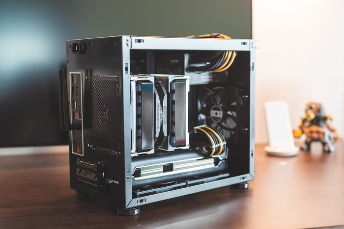 itx顶级主机配置,能提着走的机箱