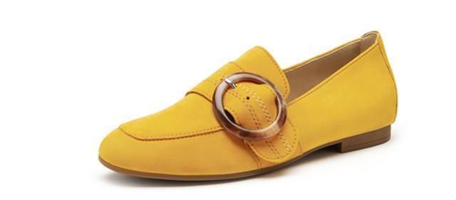 建议30岁以上女性:别穿牛仔裤配小白鞋,这些平底鞋选穿上更高级