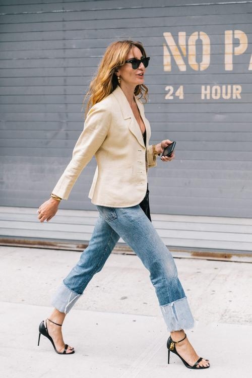 阔腿裤和窄版牛仔裤哪款显瘦,最流行的阔腿裤与牛仔裤