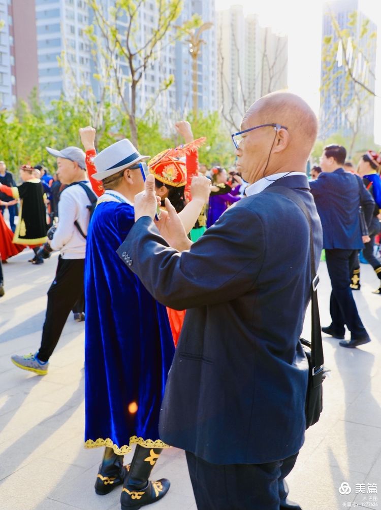洛阳牡丹广场新疆舞视频,洛阳牡丹广场爵士舞