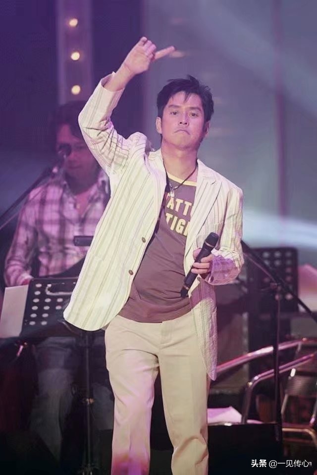 左麟右李讲不出再见,谭咏麟左麟右李