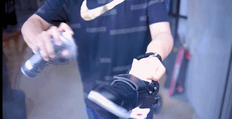 新买的aj穿不进,刚买的aj穿着磨脚