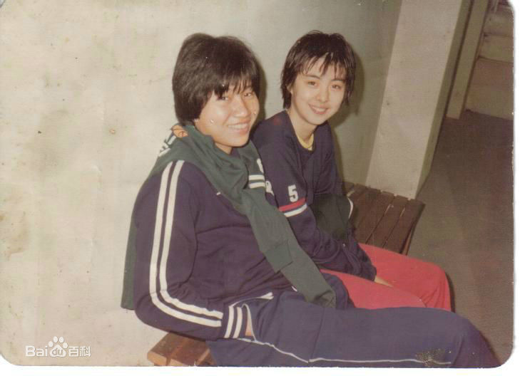 昔日美人王祖贤现身香港,一张照片变身港风女神王祖贤