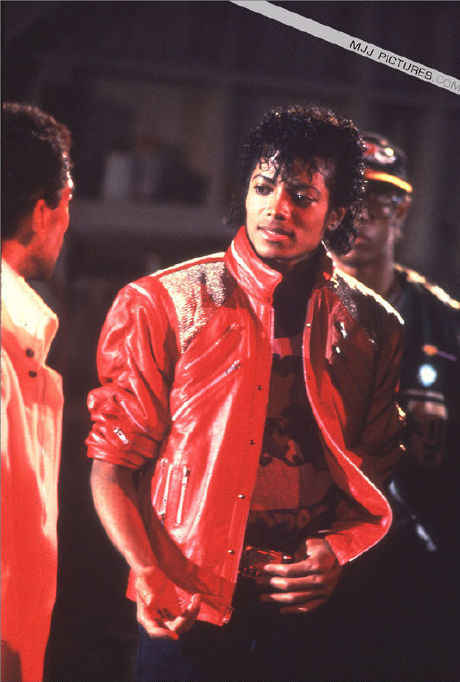 迈克尔杰克逊最具标志性装扮,迈克尔杰克逊奢华服饰