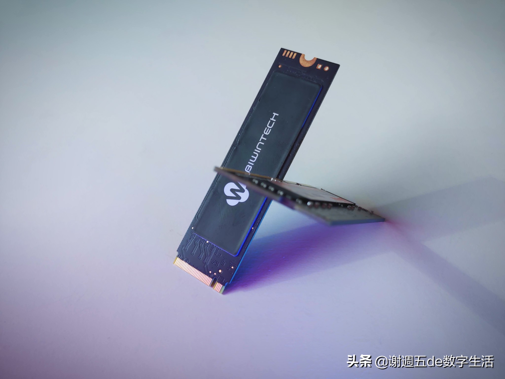 外星人老矣，NUC8接棒，佰微M.2固态让小钢炮飞起来