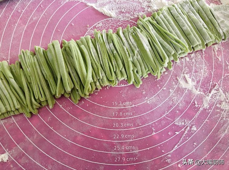 手擀面加多少红薯淀粉更爽滑劲道,手擀面怎么做才劲道有弹性