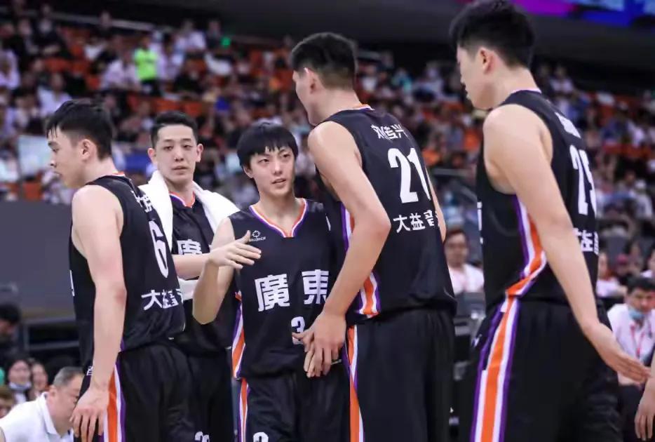 全运会男篮决赛张镇麟,打完比赛采访张镇麟