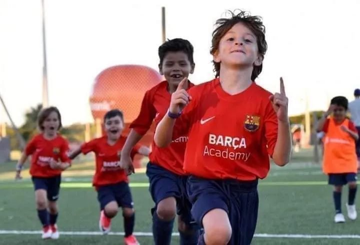 梅西34岁年薪,18岁梅西的成长之路