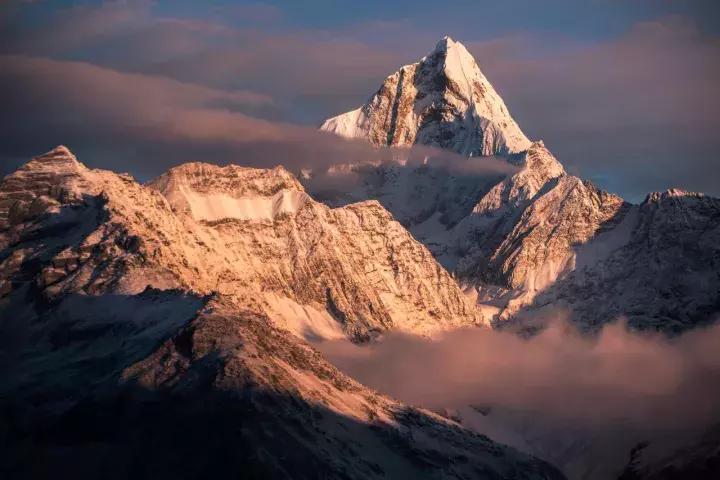 看阿坝县全景,阿坝环线海拔一览表