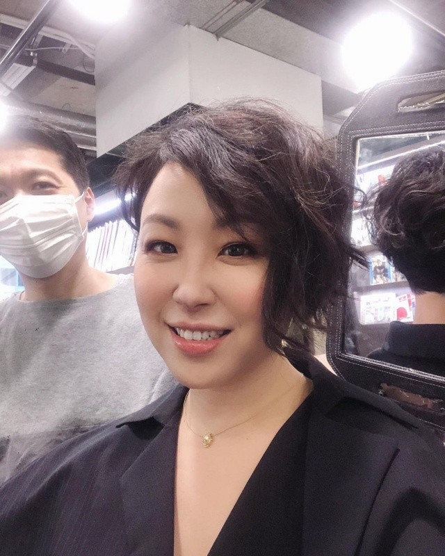 圆脸方脸必学的挑眉超级瘦脸,每天分享一款发型适合圆脸方脸