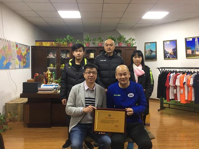 春风未曾了，足球未曾老