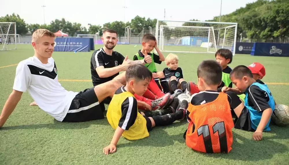 这个春天，让足球继续做你的情人