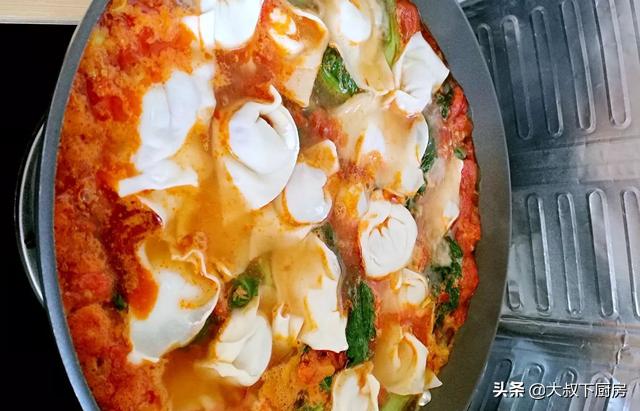 香菇胡萝卜木耳羊肉馅馄饨,大葱羊肉馅馄饨正宗做法