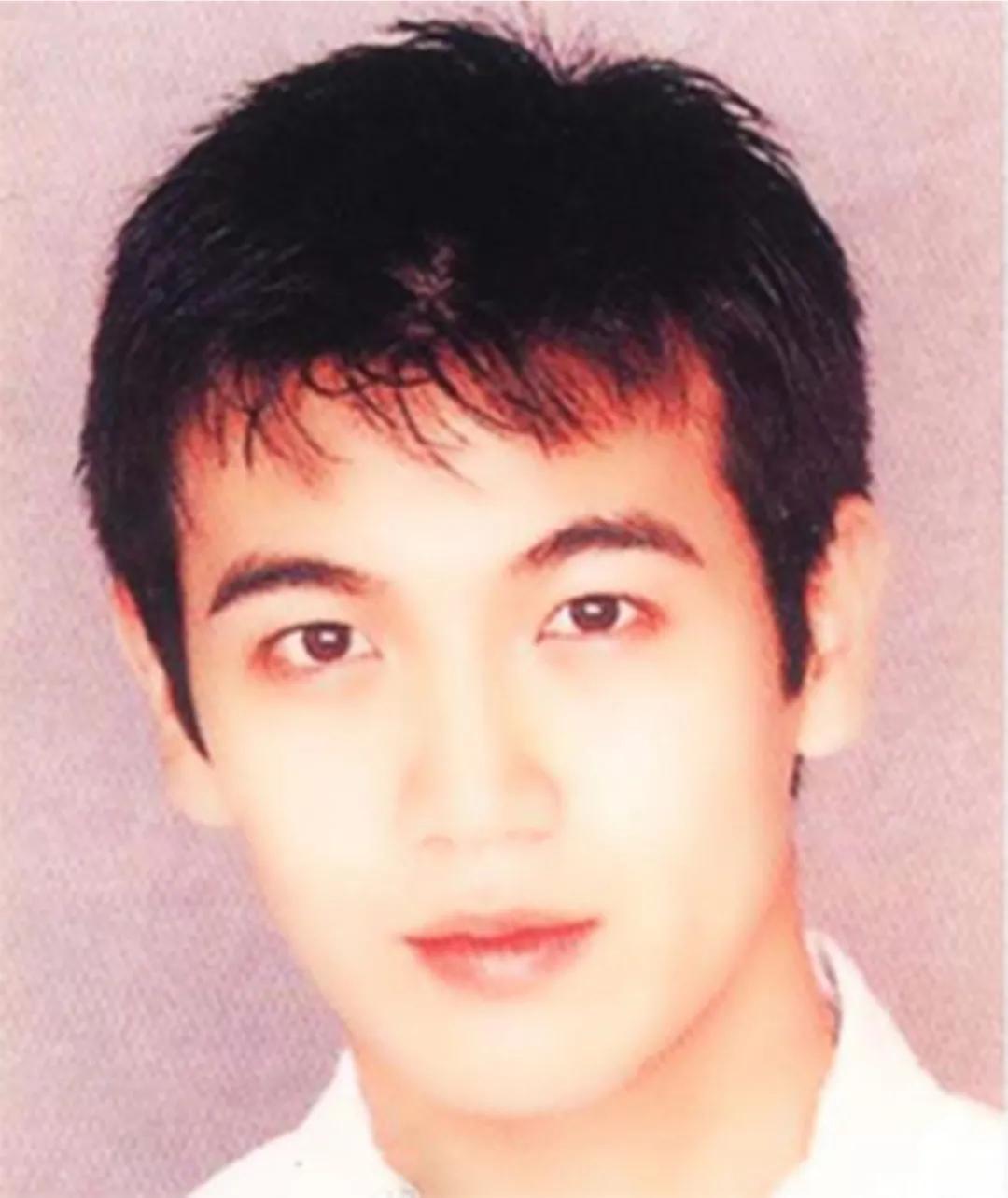 被称为香港第一帅哥,香港最隐藏富豪