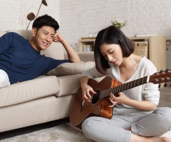 女人说这4句话是对你动心了,对你动了真情的女人才会开玩笑