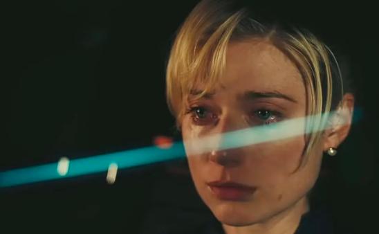 大长腿穿行在时间钳形运动里:高妹伊丽莎白·德比茨基