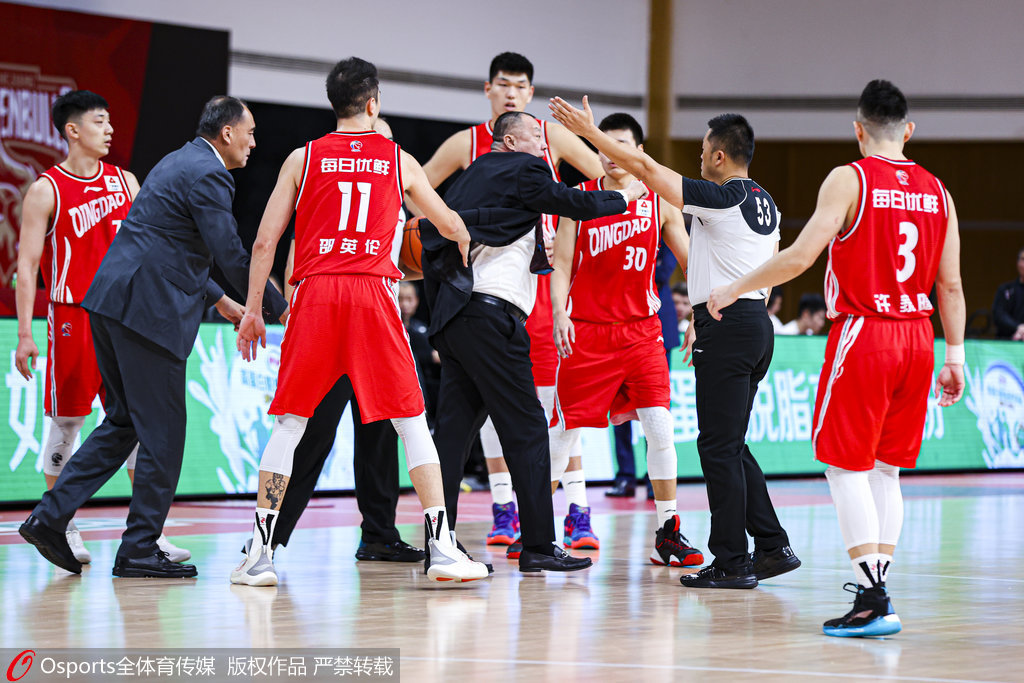 篮球的点球大战是怎么样的,篮球变足球转场