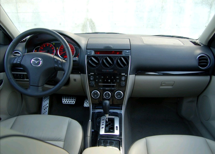 情怀老车马自达6wagon瓦罐旅行版