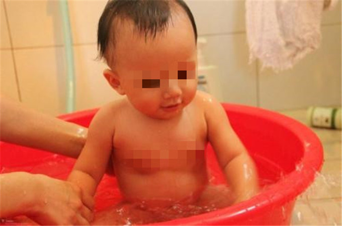 孩子抗拒洗头洗澡,三岁孩子抗拒洗澡怎么办