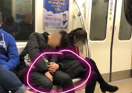 成都的地铁真的很有氛围感,成都的地铁有多浪漫